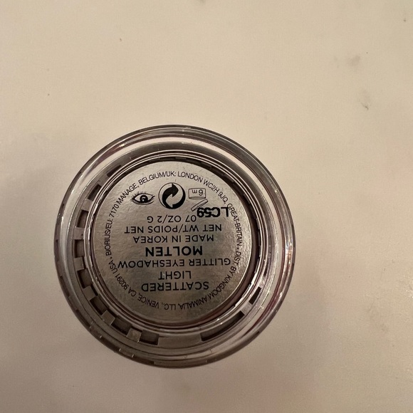 Hourglass Scattered Lights glitter shadow in MOLTEN - Picture 2 of 3